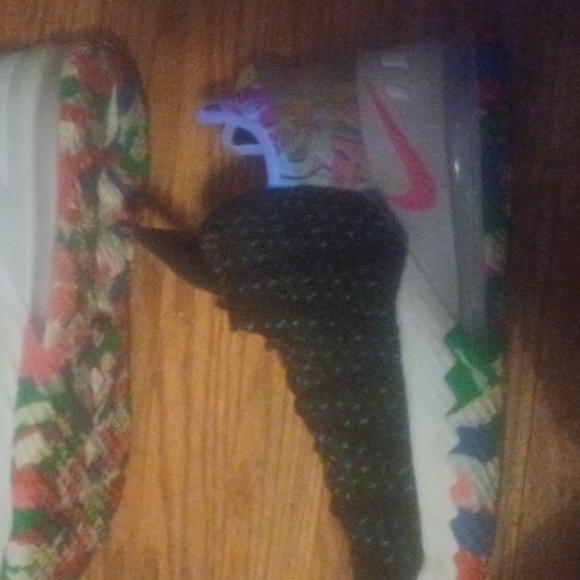 Shoes - Picture 3 of 7